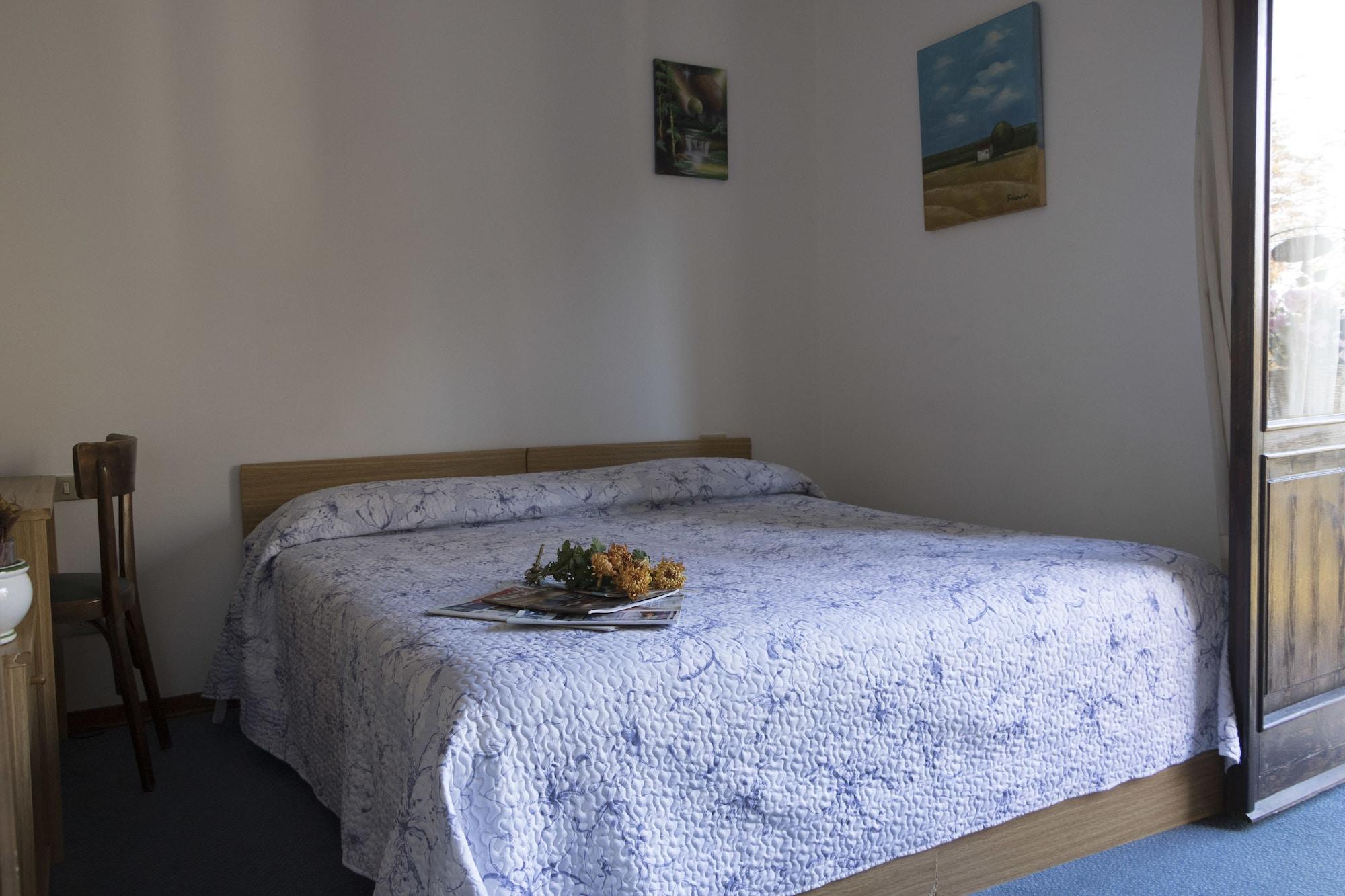 Hotel Primavera Дезенцано-дель-Гарда Экстерьер фото