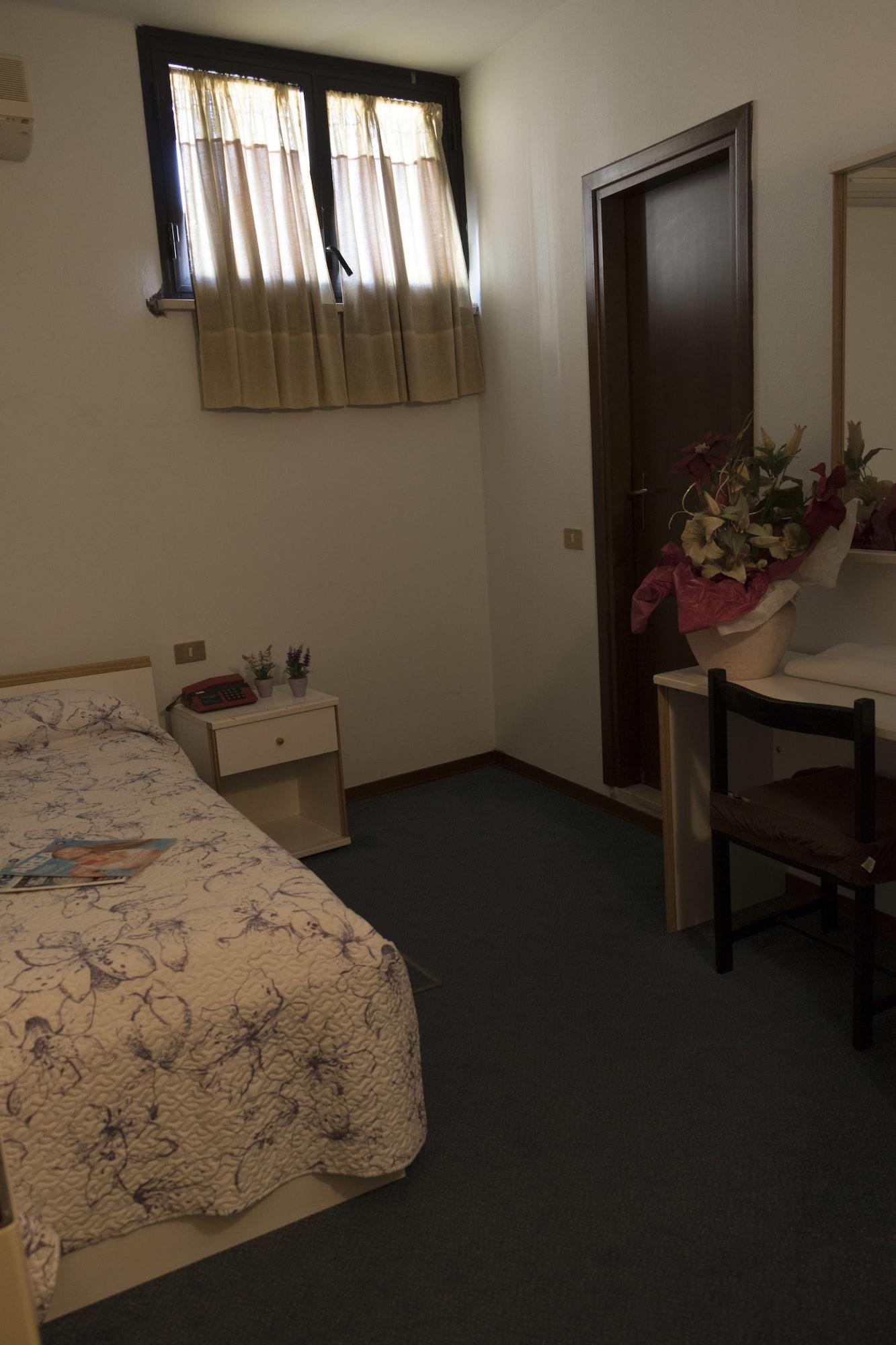Hotel Primavera Дезенцано-дель-Гарда Экстерьер фото