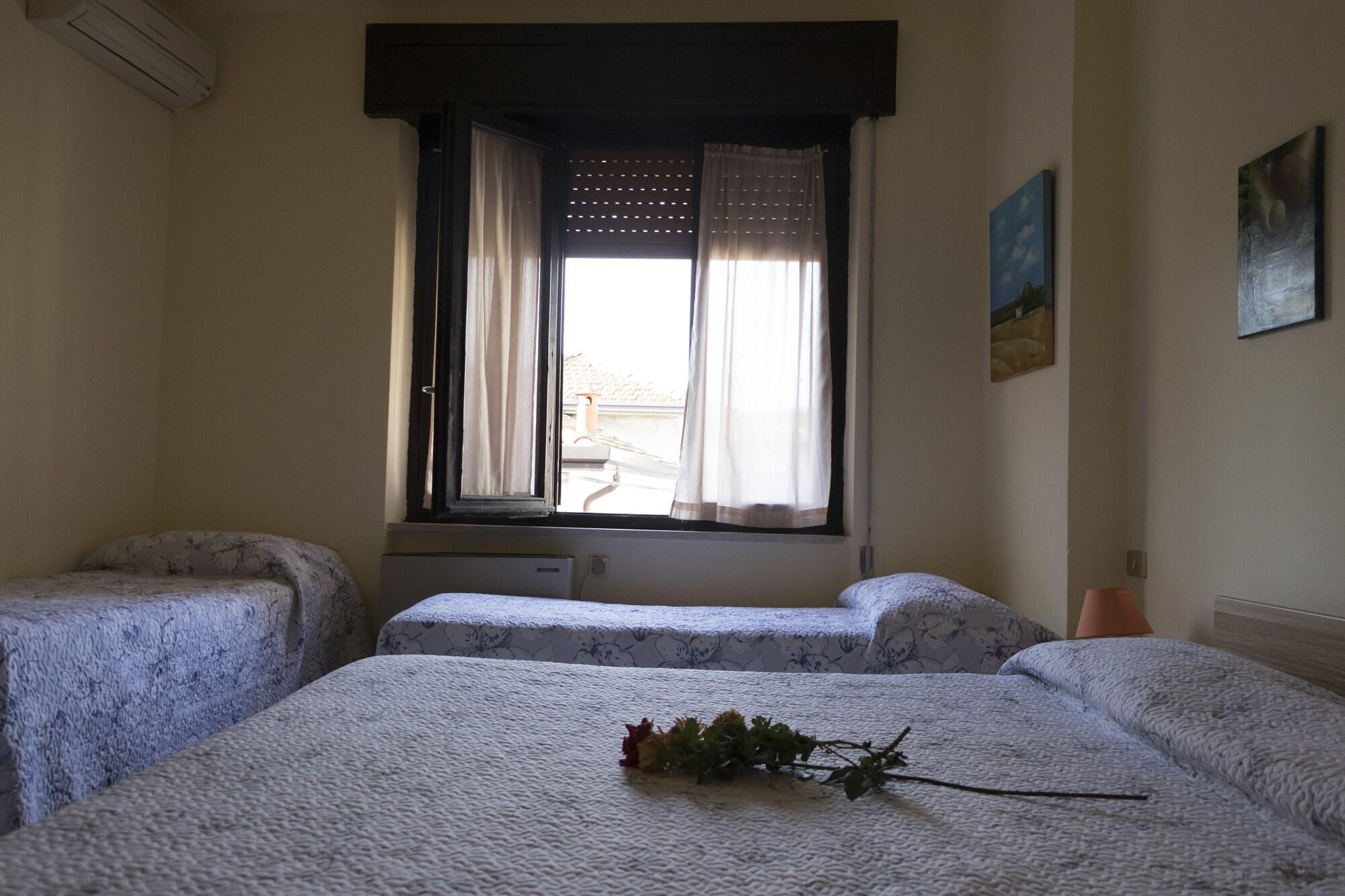 Hotel Primavera Дезенцано-дель-Гарда Экстерьер фото
