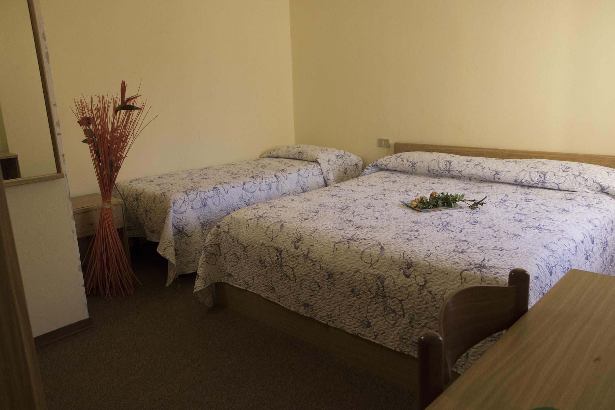 Hotel Primavera Дезенцано-дель-Гарда Экстерьер фото