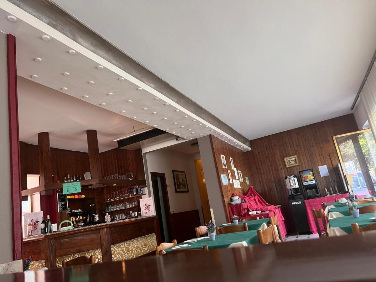 Hotel Primavera Дезенцано-дель-Гарда Экстерьер фото