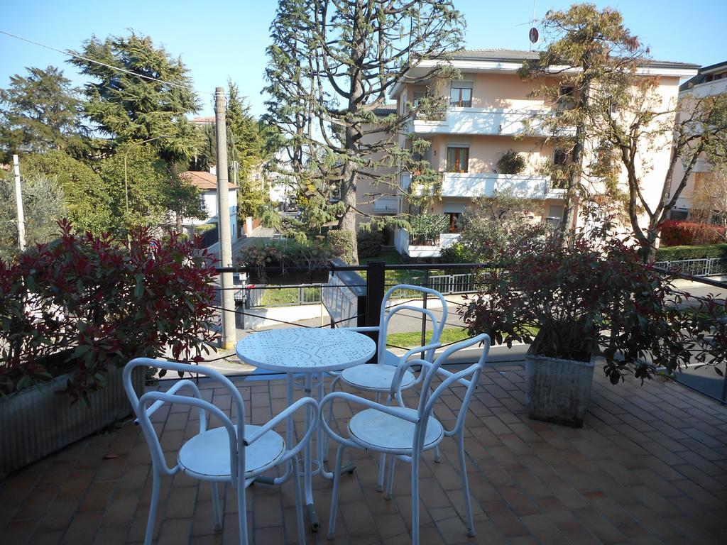 Hotel Primavera Дезенцано-дель-Гарда Экстерьер фото
