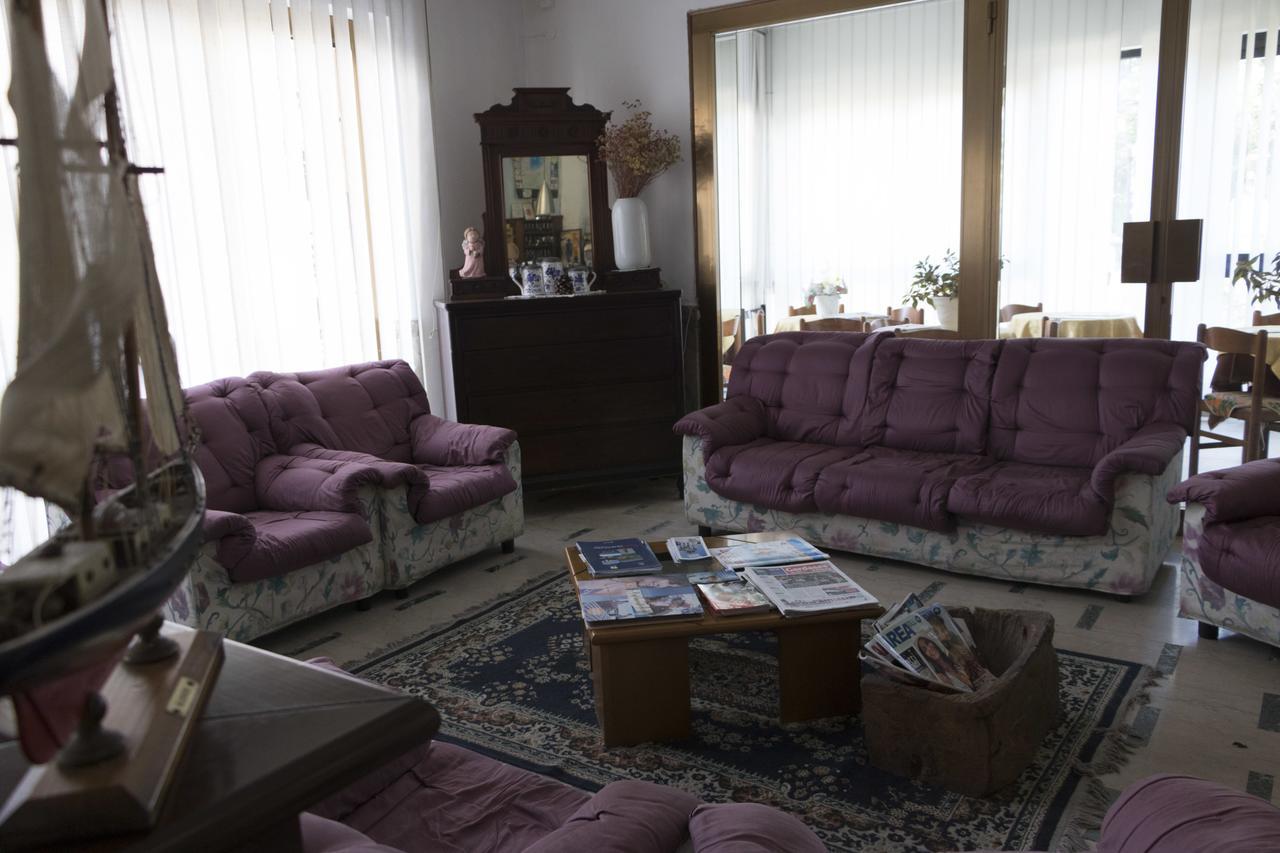 Hotel Primavera Дезенцано-дель-Гарда Экстерьер фото