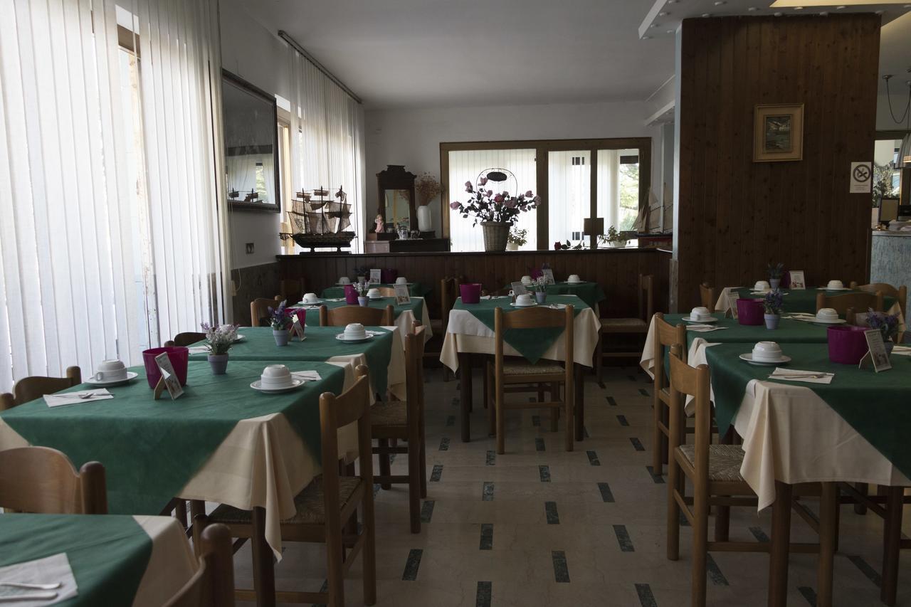 Hotel Primavera Дезенцано-дель-Гарда Экстерьер фото