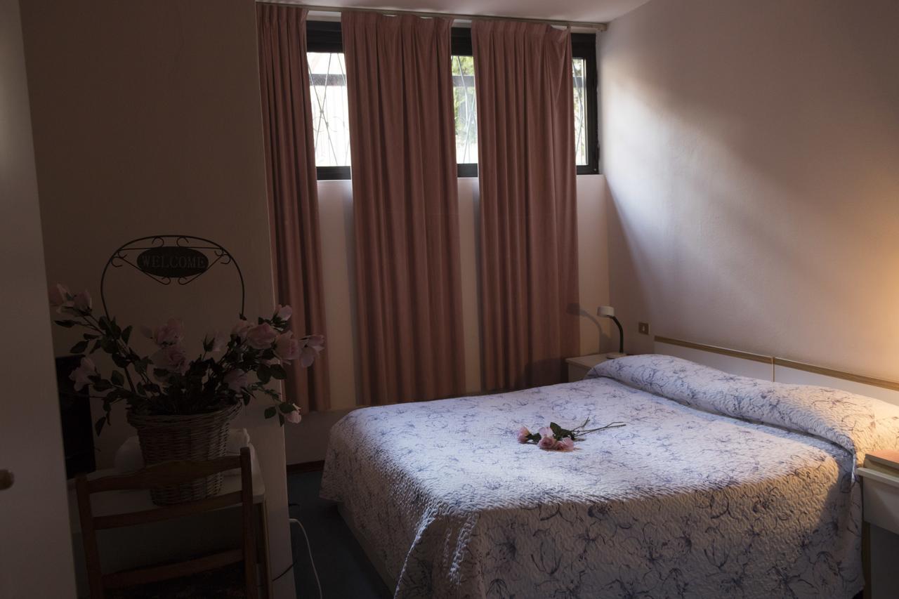 Hotel Primavera Дезенцано-дель-Гарда Экстерьер фото